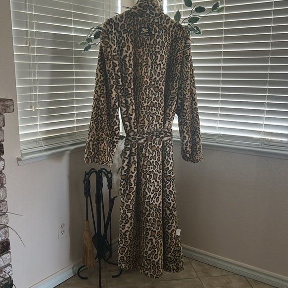 NWB Minky Couture Luxurious And Soft Leopard Print Robe - Picture 6 of 13